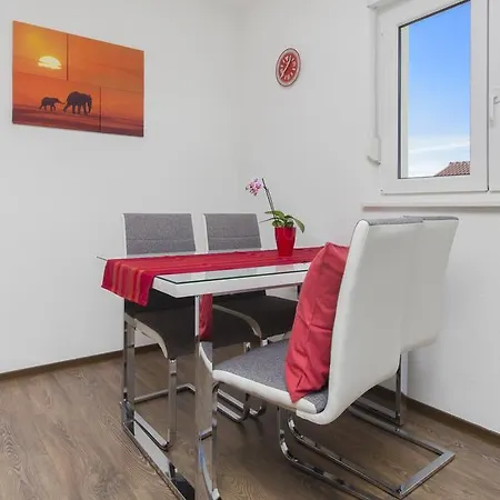 Gornje Starine 公寓 Tribalj