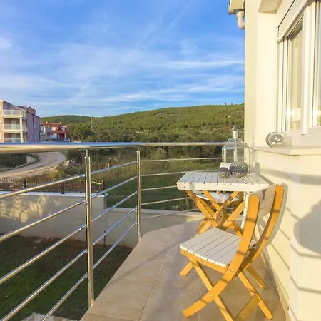 Gornje Starine 公寓 Tribalj